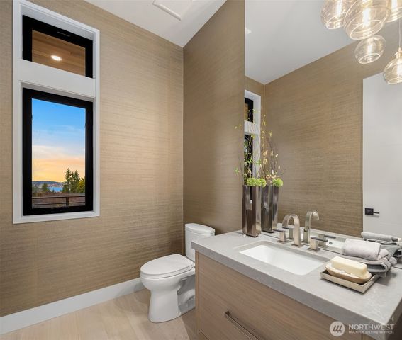 9607 NE 30th Place, Clyde Hill, WA 98004