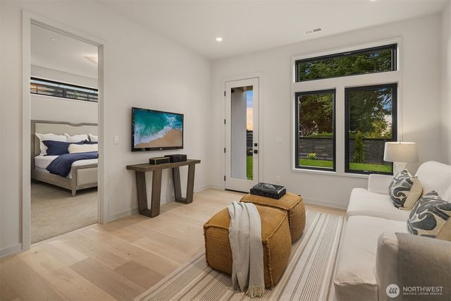 9607 NE 30th Place, Clyde Hill, WA 98004