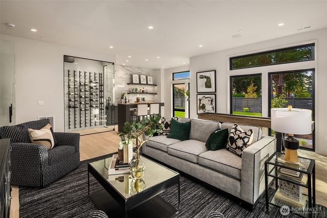 9607 NE 30th Place, Clyde Hill, WA 98004