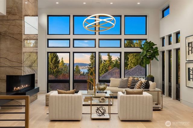 9607 NE 30th Place, Clyde Hill, WA 98004