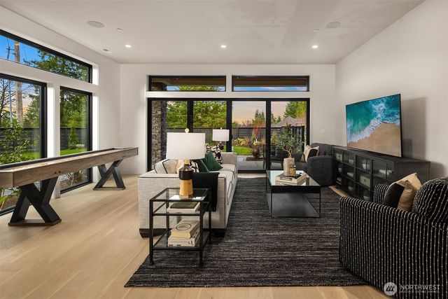 9607 NE 30th Place, Clyde Hill, WA 98004