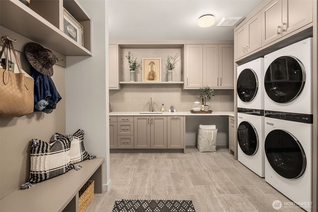 9607 NE 30th Place, Clyde Hill, WA 98004