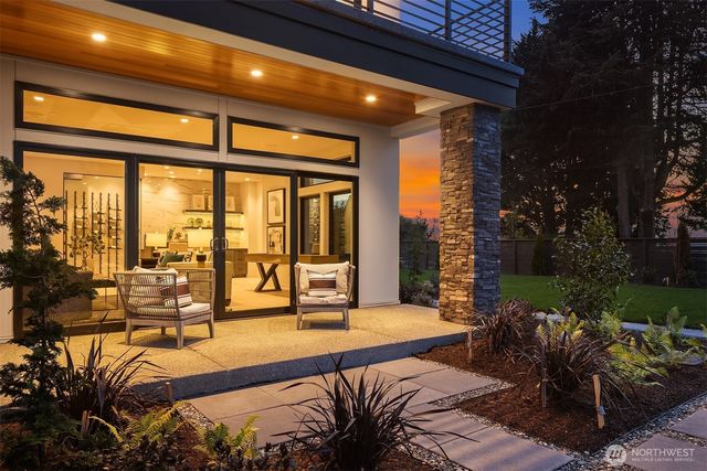 9607 NE 30th Place, Clyde Hill, WA 98004