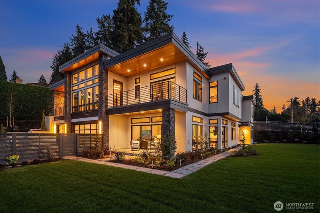 9607 NE 30th Place, Clyde Hill, WA 98004