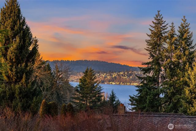 9607 NE 30th Place, Clyde Hill, WA 98004