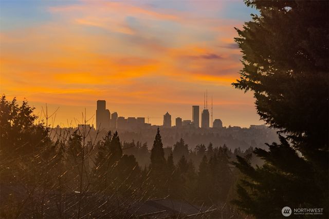 9607 NE 30th Place, Clyde Hill, WA 98004