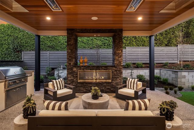 9607 NE 30th Place, Clyde Hill, WA 98004