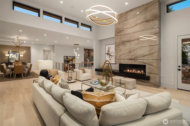 9607 NE 30th Place, Clyde Hill, WA 98004