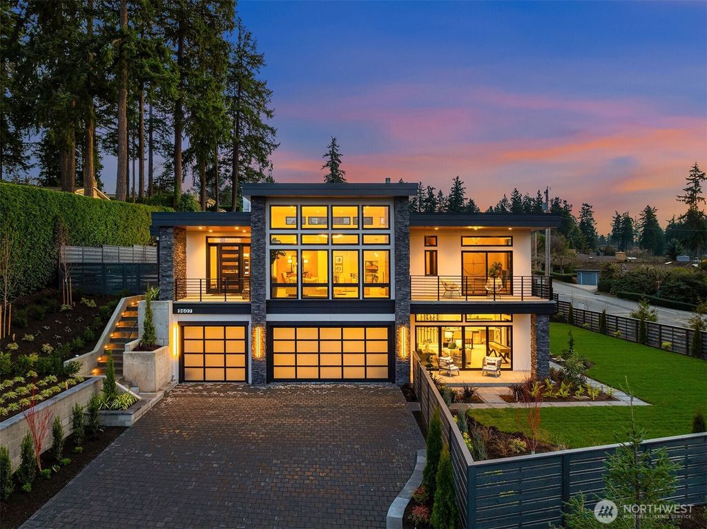 9607 NE 30th Place, Clyde Hill, WA 98004