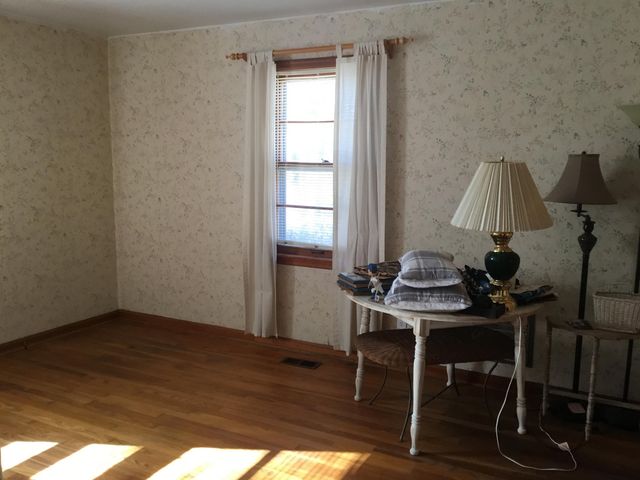 265 WOODLAWN PL, Selmer, TN 38375