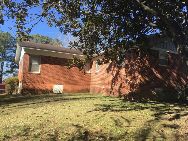 265 WOODLAWN PL, Selmer, TN 38375