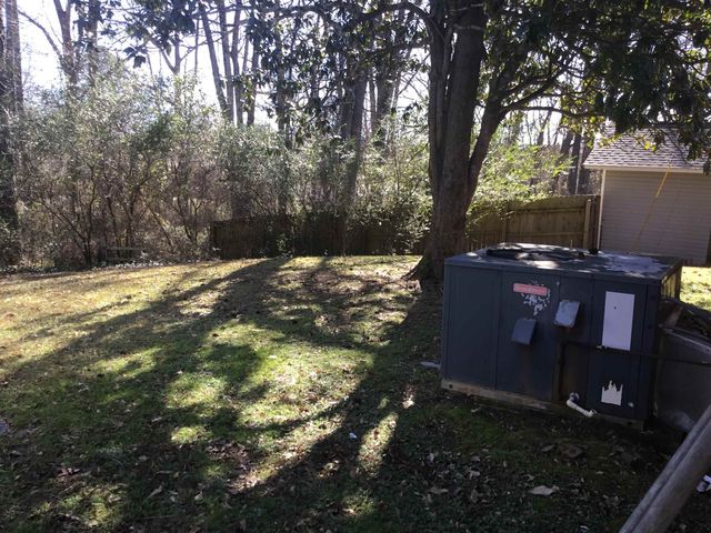 265 WOODLAWN PL, Selmer, TN 38375