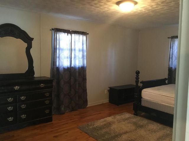 265 WOODLAWN PL, Selmer, TN 38375