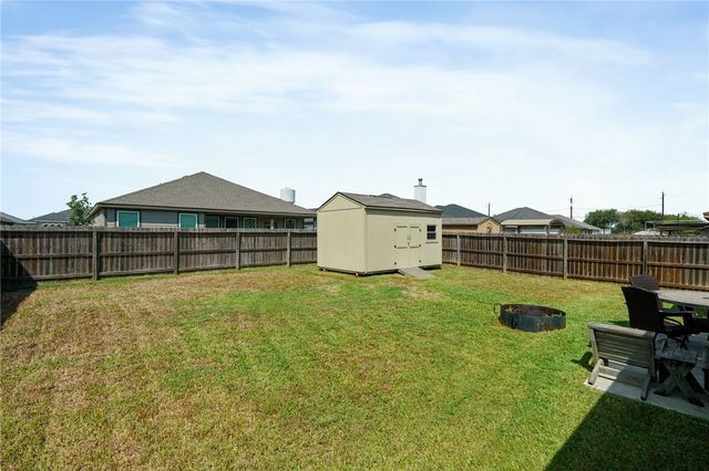 9422 English Oak Dr, Corpus Christi, TX 78410
