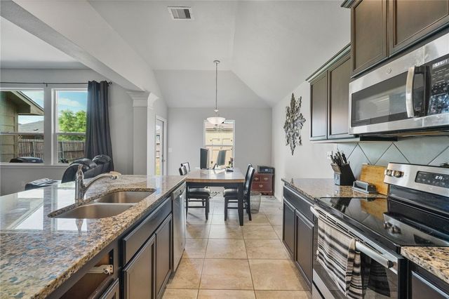 9422 English Oak Dr, Corpus Christi, TX 78410