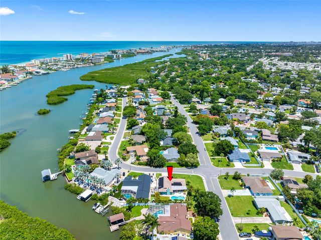 7992 BAYSHORE DRIVE, Seminole, FL 33776
