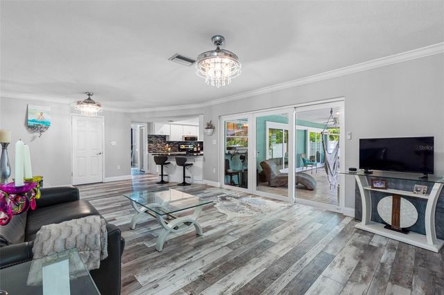 7992 BAYSHORE DRIVE, Seminole, FL 33776