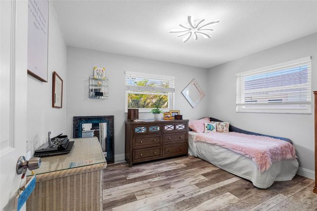 7992 BAYSHORE DRIVE, Seminole, FL 33776