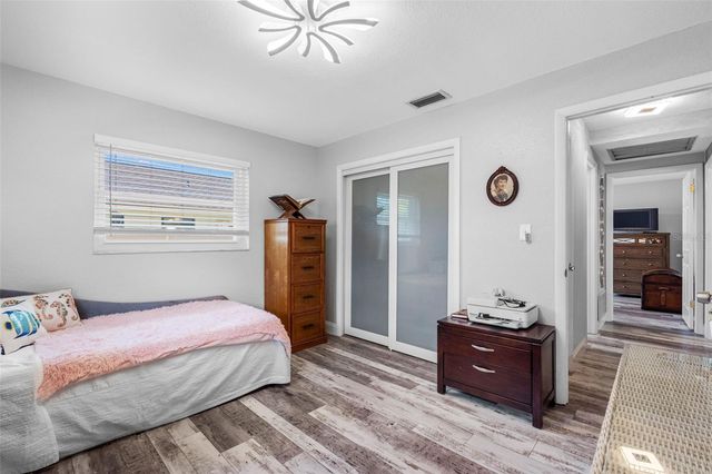 7992 BAYSHORE DRIVE, Seminole, FL 33776