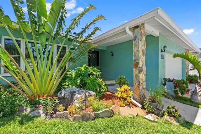 7992 BAYSHORE DRIVE, Seminole, FL 33776