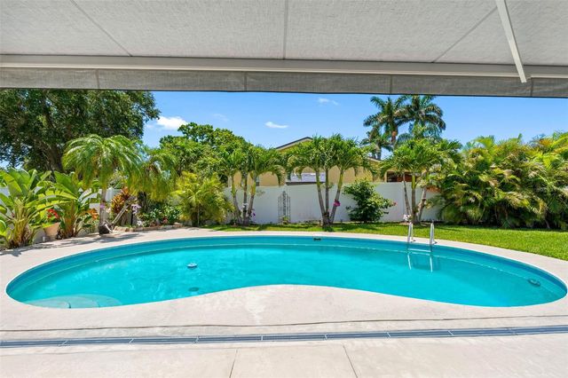 7992 BAYSHORE DRIVE, Seminole, FL 33776