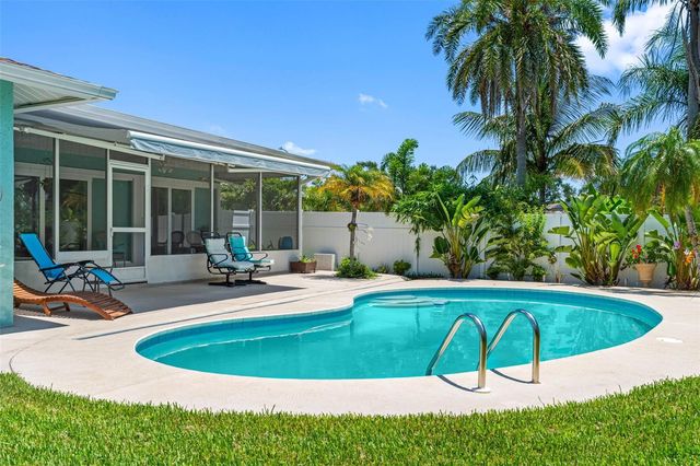 7992 BAYSHORE DRIVE, Seminole, FL 33776