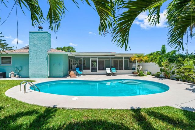 7992 BAYSHORE DRIVE, Seminole, FL 33776