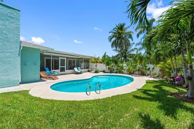 7992 BAYSHORE DRIVE, Seminole, FL 33776