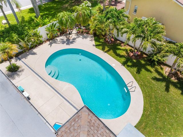 7992 BAYSHORE DRIVE, Seminole, FL 33776