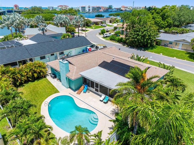 7992 BAYSHORE DRIVE, Seminole, FL 33776