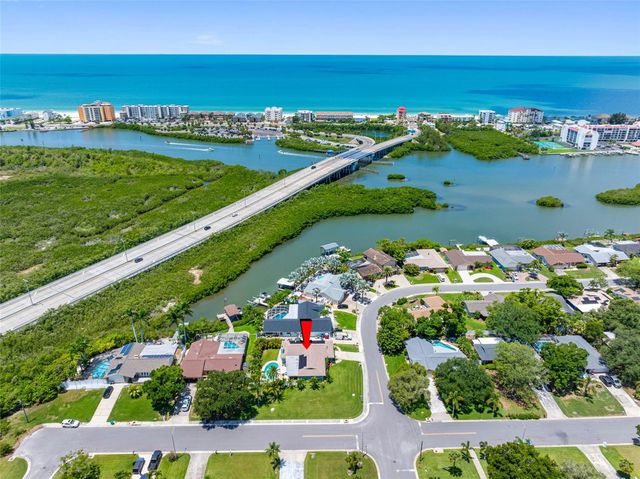 7992 BAYSHORE DRIVE, Seminole, FL 33776