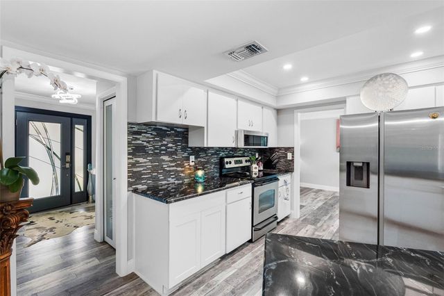 7992 BAYSHORE DRIVE, Seminole, FL 33776