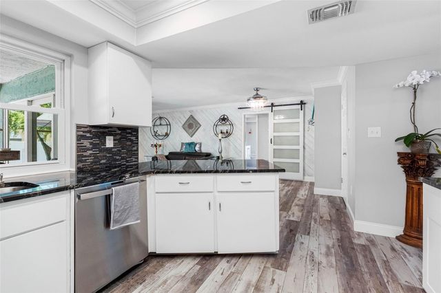 7992 BAYSHORE DRIVE, Seminole, FL 33776
