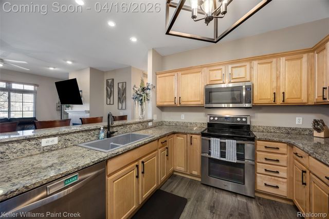 5494 Acorn Lane, Sterling Heights, MI 48314