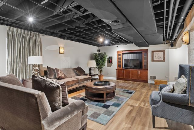 2211 Joyce Lane, Naperville, IL 60564