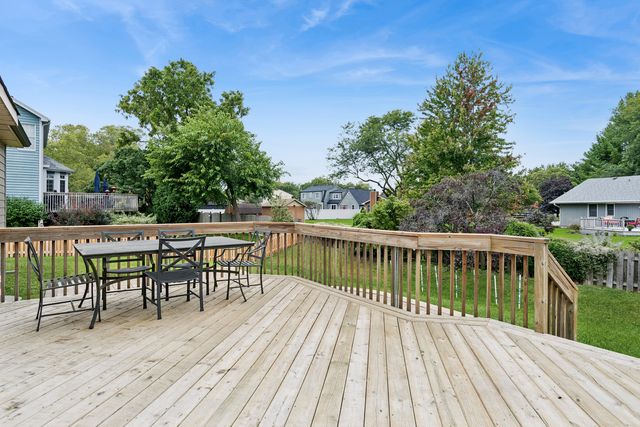 2211 Joyce Lane, Naperville, IL 60564