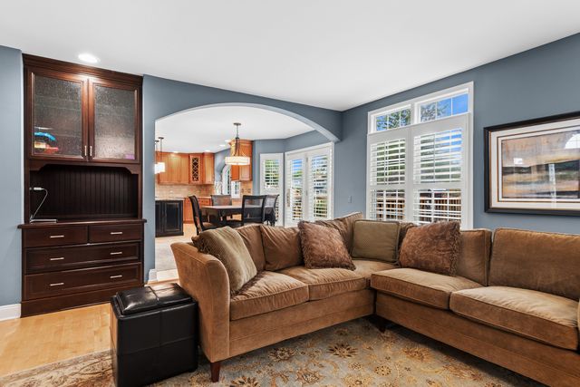 2211 Joyce Lane, Naperville, IL 60564