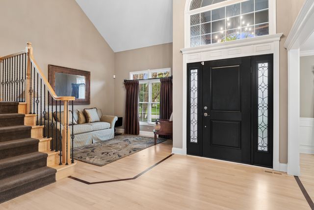 2211 Joyce Lane, Naperville, IL 60564
