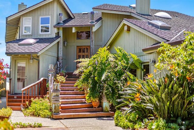 3020 Pleasure Point Drive, Santa Cruz, CA 95062