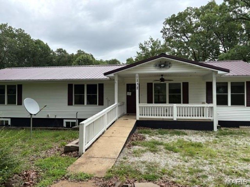 1232 W Springfield Road, St Clair, MO 63077
