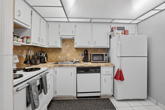 4172 Inverrary Dr 503, Lauderhill, FL 33319