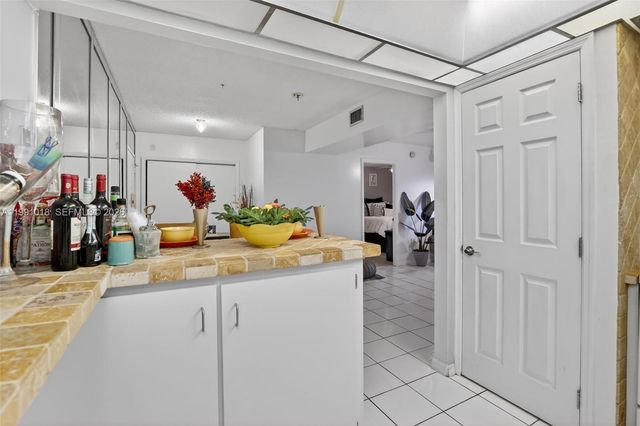 4172 Inverrary Dr 503, Lauderhill, FL 33319