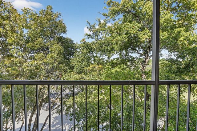 4172 Inverrary Dr 503, Lauderhill, FL 33319