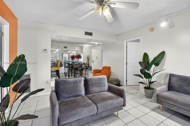 4172 Inverrary Dr 503, Lauderhill, FL 33319