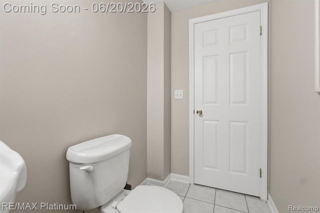 814 Whisperwood Drive, Fenton, MI 48430