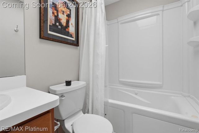 814 Whisperwood Drive, Fenton, MI 48430
