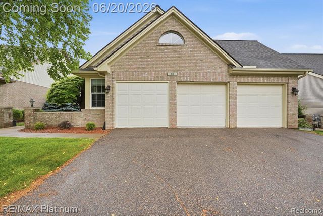 814 Whisperwood Drive, Fenton, MI 48430