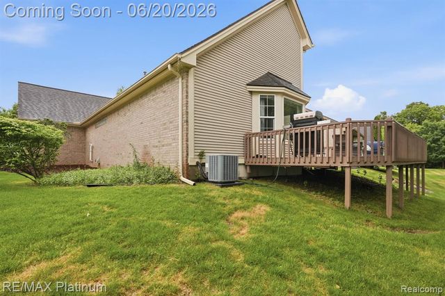 814 Whisperwood Drive, Fenton, MI 48430