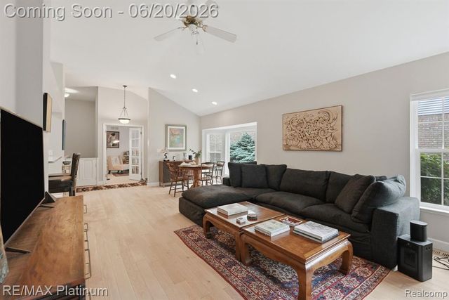 814 Whisperwood Drive, Fenton, MI 48430