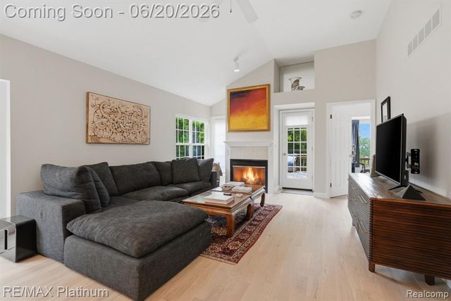 814 Whisperwood Drive, Fenton, MI 48430